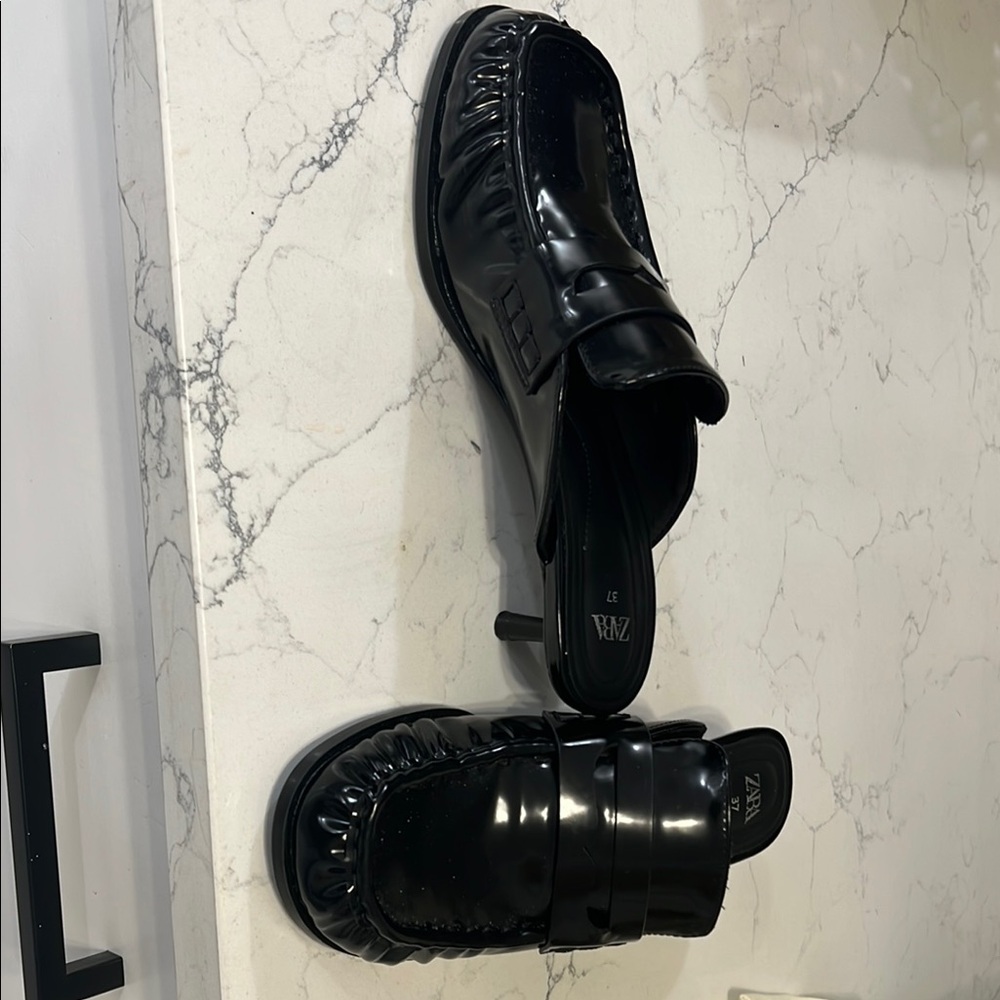 Zara Women’s  Black Loafers